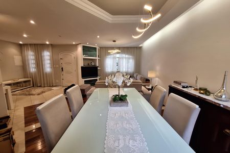 Casa à venda com 259m², 3 quartos e 2 vagas Casa à venda com 259m², 3 quartos e 2 vagasSala de Jantar