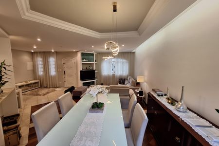 Casa à venda com 259m², 3 quartos e 2 vagas Casa à venda com 259m², 3 quartos e 2 vagasSala de Jantar