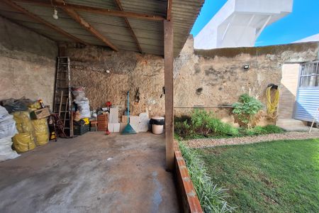 Quintal de casa à venda com 3 quartos, 259m² em Utinga, Santo André