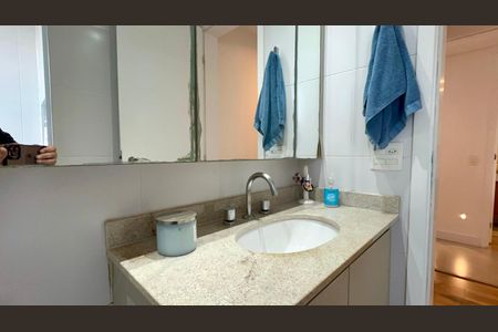 Apartamento à venda com 80m², 2 quartos e 2 vagasBanheiro da Suíte