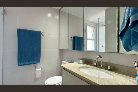 Apartamento à venda com 80m², 2 quartos e 2 vagasBanheiro da Suíte