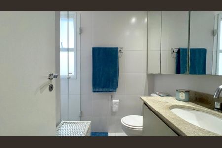 Apartamento à venda com 80m², 2 quartos e 2 vagasBanheiro da Suíte