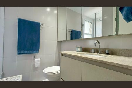 Apartamento à venda com 80m², 2 quartos e 2 vagasBanheiro da Suíte