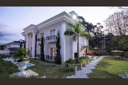 Casa à venda com 940m², 6 quartos e 9 vagas