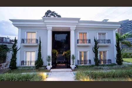 Casa à venda com 940m², 6 quartos e 9 vagas