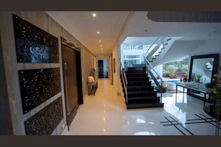 Casa à venda com 940m², 6 quartos e 9 vagas