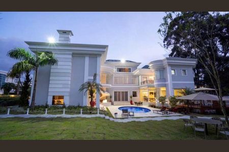Casa à venda com 940m², 6 quartos e 9 vagas