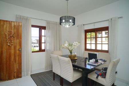 Casa de condomínio para alugar com 380m², 3 quartos e 1 vaga Casa de condomínio para alugar com 380m², 3 quartos e 1 vagaSala de Jantar