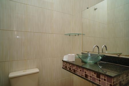 Casa de condomínio para alugar com 380m², 3 quartos e 1 vaga Casa de condomínio para alugar com 380m², 3 quartos e 1 vagaBanheiro externo