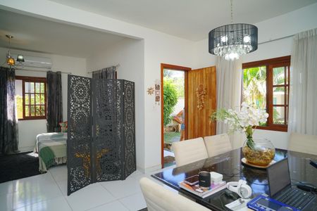 Casa de condomínio para alugar com 380m², 3 quartos e 1 vaga Casa de condomínio para alugar com 380m², 3 quartos e 1 vagaSala de Jantar