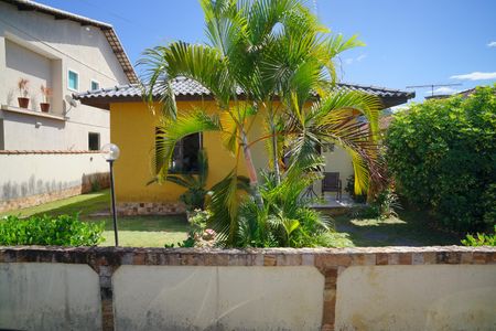 Casa de condomínio para alugar com 380m², 3 quartos e 1 vaga Casa de condomínio para alugar com 380m², 3 quartos e 1 vagaFachada