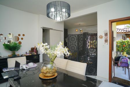 Casa de condomínio para alugar com 380m², 3 quartos e 1 vaga Casa de condomínio para alugar com 380m², 3 quartos e 1 vagaSala de Jantar