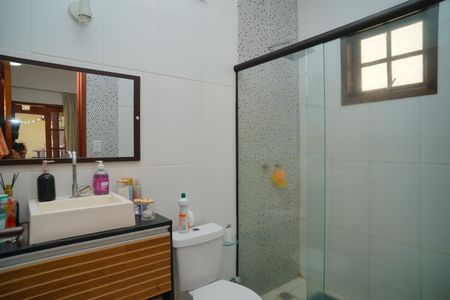 Casa de condomínio para alugar com 380m², 3 quartos e 1 vaga Casa de condomínio para alugar com 380m², 3 quartos e 1 vagaBanheiro do Quarto 2