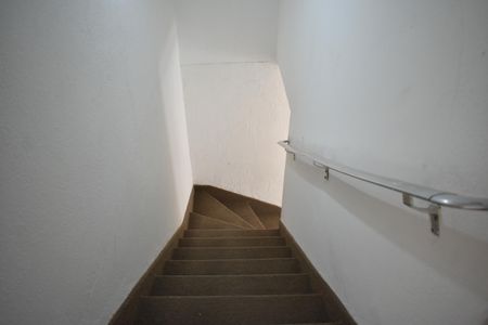 Casa para alugar com 80m², 2 quartos e 1 vagaEscada