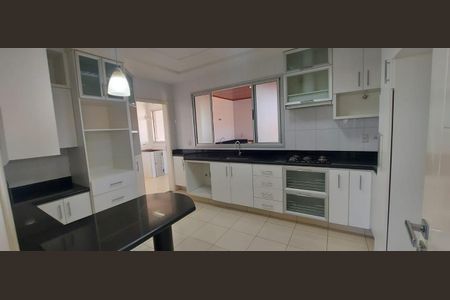 Apartamento para alugar com 210m², 3 quartos e 2 vagas Apartamento para alugar com 210m², 3 quartos e 2 vagasCozinha