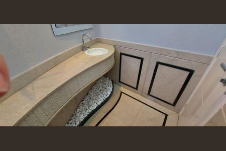 Apartamento para alugar com 3 quartos, 210m² em Santa Mônica, Uberlândia