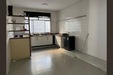 Casa de condomínio para alugar com 600m², 4 quartos e 4 vagas