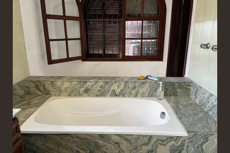 Casa de condomínio para alugar com 600m², 4 quartos e 4 vagas