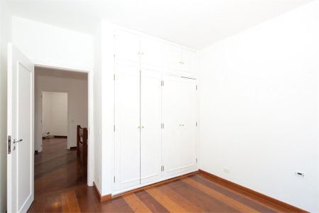Casa à venda com 5 quartos, 400m² em Jardim dos Estados, São Paulo