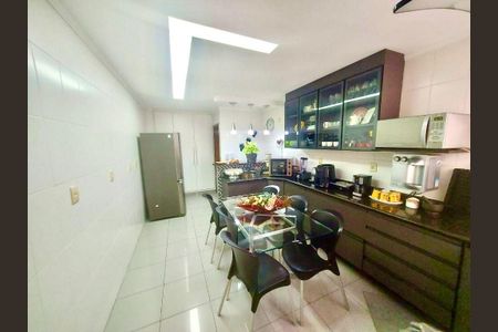 Apartamento à venda com 155m², 4 quartos e 1 vaga