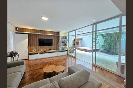 Casa para alugar com 4 quartos, 380m² em Pacaembu, São Paulo