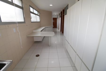 Apartamento para alugar com 310m², 6 quartos e 2 vagasÁrea de Serviço