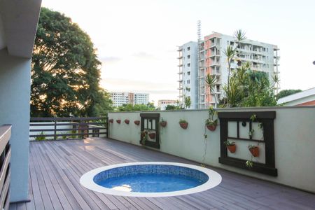 Apartamento à venda com 99m², 3 quartos e 3 vagas Apartamento à venda com 99m², 3 quartos e 3 vagasÁrea comum - Piscina