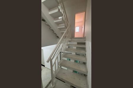 Casa à venda com 320m², 4 quartos e 2 vagasEscada