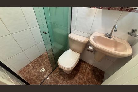 Casa à venda com 320m², 4 quartos e 2 vagasBanheiro da Suíte 2