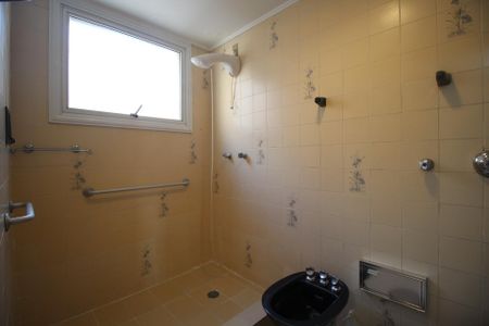 Banheiro da Suíte de apartamento à venda com 3 quartos, 296m² em Auxiliadora, Porto Alegre