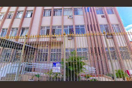 Apartamento para alugar com 92m², 2 quartos e sem vagaFachada do Prédio com placa