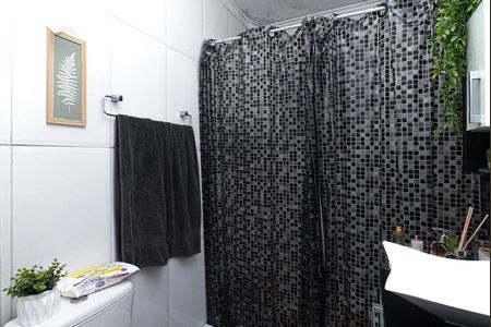 Banheiro social de apartamento à venda com 1 quarto, 28m² em Cambuci, São Paulo