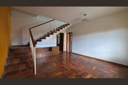 Casa à venda com 4 quartos, 190m² em Lundcéia, Lagoa Santa