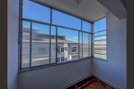 Apartamento para alugar com 76m², 2 quartos e sem vaga