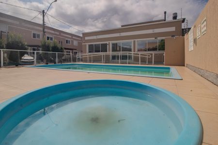 Casa de condomínio para alugar com 83m², 2 quartos e 1 vagaPiscina