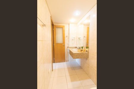 Apartamento para alugar com 60m², 1 quarto e sem vagaBanheiro da Suite