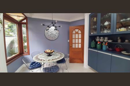 Casa de condomínio à venda com 560m², 4 quartos e 5 vagas Casa de condomínio à venda com 560m², 4 quartos e 5 vagasCozinha