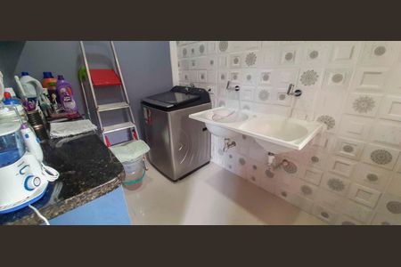 Casa de condomínio à venda com 560m², 4 quartos e 5 vagas Casa de condomínio à venda com 560m², 4 quartos e 5 vagasÁrea de Serviço