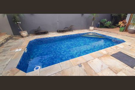 Casa de condomínio à venda com 560m², 4 quartos e 5 vagas Casa de condomínio à venda com 560m², 4 quartos e 5 vagasÁrea comum