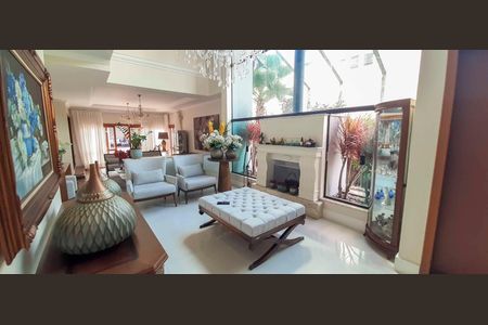 Casa de condomínio à venda com 560m², 4 quartos e 5 vagas Casa de condomínio à venda com 560m², 4 quartos e 5 vagasSala