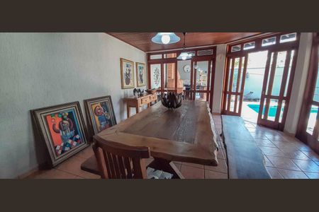 Casa de condomínio à venda com 560m², 4 quartos e 5 vagas Casa de condomínio à venda com 560m², 4 quartos e 5 vagasÁrea comum