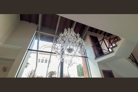 Casa de condomínio à venda com 560m², 4 quartos e 5 vagas Casa de condomínio à venda com 560m², 4 quartos e 5 vagasSala