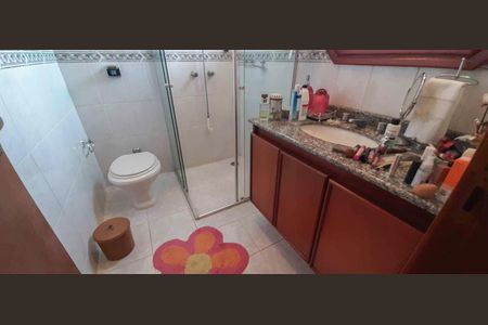 Casa de condomínio à venda com 560m², 4 quartos e 5 vagas Casa de condomínio à venda com 560m², 4 quartos e 5 vagasBanheiro da Suíte 1