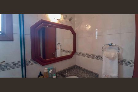 Casa de condomínio à venda com 560m², 4 quartos e 5 vagas Casa de condomínio à venda com 560m², 4 quartos e 5 vagasBanheiro da Suíte 3