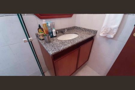 Casa de condomínio à venda com 560m², 4 quartos e 5 vagas Casa de condomínio à venda com 560m², 4 quartos e 5 vagasBanheiro da Suíte 3