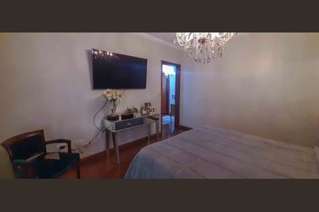 Casa de condomínio à venda com 560m², 4 quartos e 5 vagas Casa de condomínio à venda com 560m², 4 quartos e 5 vagasSuíte 2