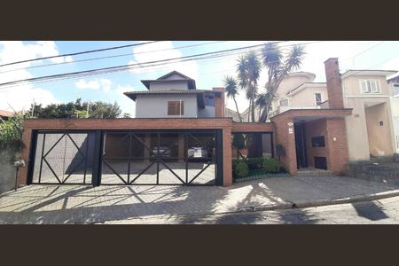 Casa de condomínio à venda com 560m², 4 quartos e 5 vagas Casa de condomínio à venda com 560m², 4 quartos e 5 vagasFachada