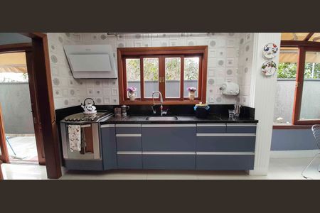 Casa de condomínio à venda com 560m², 4 quartos e 5 vagas Casa de condomínio à venda com 560m², 4 quartos e 5 vagasCozinha