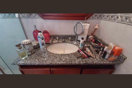 Casa de condomínio à venda com 560m², 4 quartos e 5 vagas Casa de condomínio à venda com 560m², 4 quartos e 5 vagasBanheiro da Suíte 1