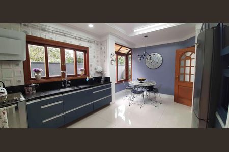 Casa de condomínio à venda com 560m², 4 quartos e 5 vagas Casa de condomínio à venda com 560m², 4 quartos e 5 vagasCozinha